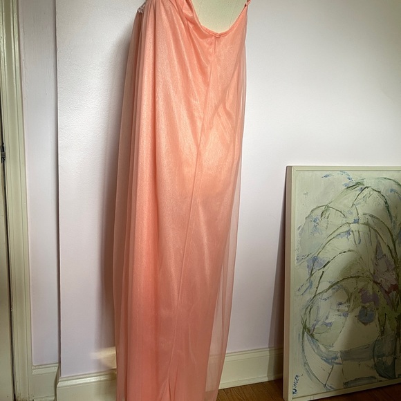 Vintage Coral Chemise with Lace Accent - Picture 3 of 4